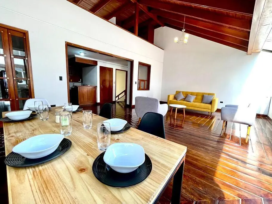 Apartmán Departamento Grande En Pleno Centro Historico Cuenca